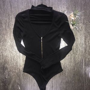 FASHION NOVA BLACK RIBBED ZIPPER BODYSUIT M